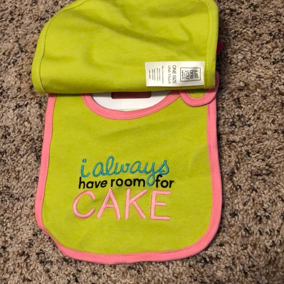 Carters Bib 3 pack- Girls - Picture 3 of 4
